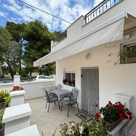 Studio Apartments With Terrace Near Sea - Angela'S Apartments Zadar Dış mekan fotoğraf