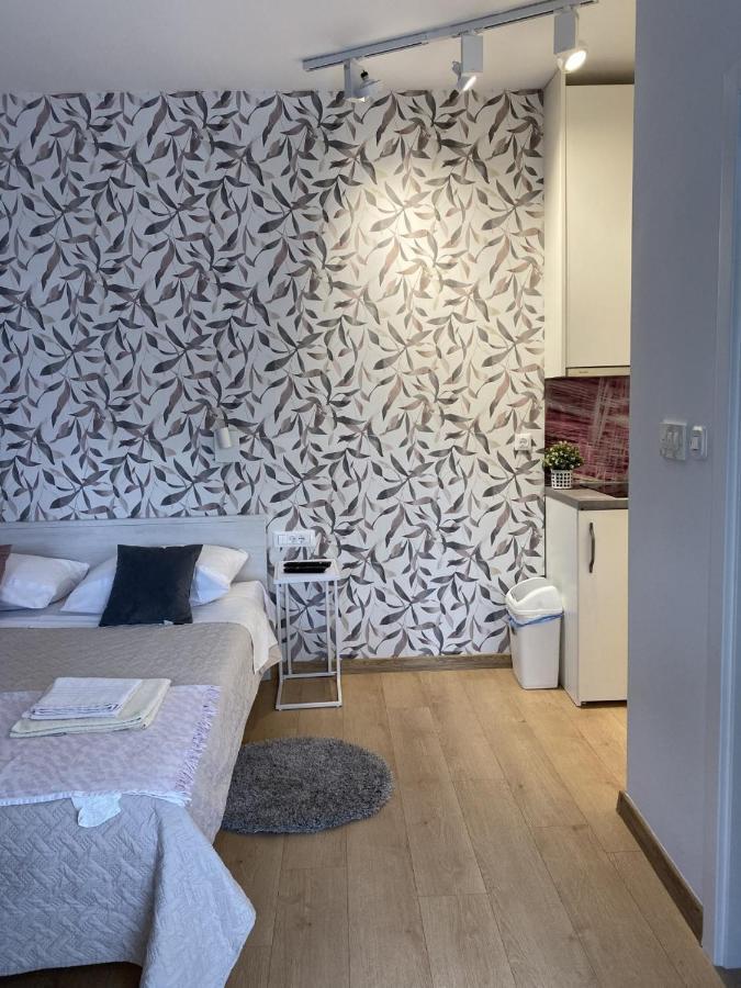 Studio Apartments With Terrace Near Sea - Angela'S Apartments Zadar Dış mekan fotoğraf