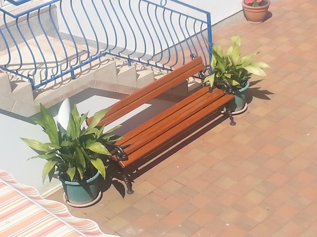 Studio Apartments With Terrace Near Sea - Angela'S Apartments Zadar Dış mekan fotoğraf